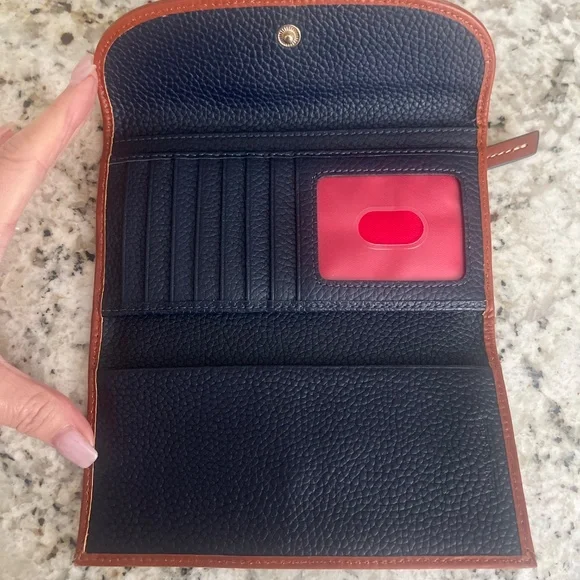 Dooney & Bourke wallet - Picture 2 of 3